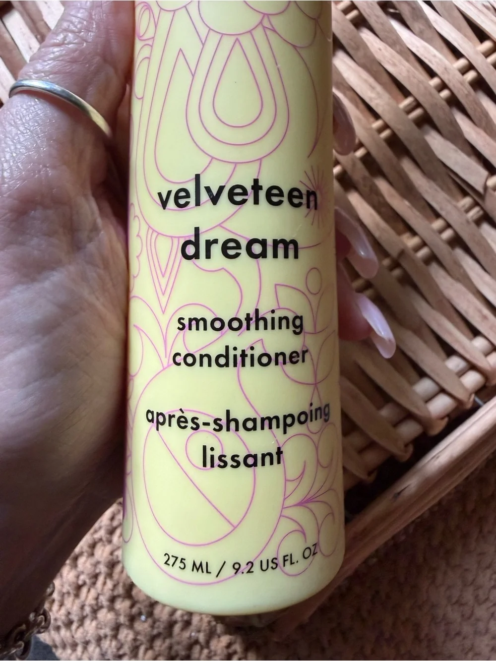 amika smoothing conditioner